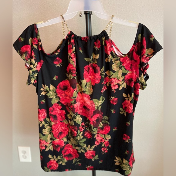 First Love Off Shoulder Plus Size Blouse w/ Chain, Floral Red & Black- Size: 2XL - Picture 3 of 4